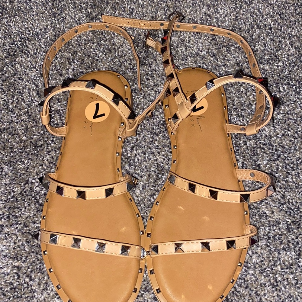 THE CUTEST WRAP AROUND SANDALS!!